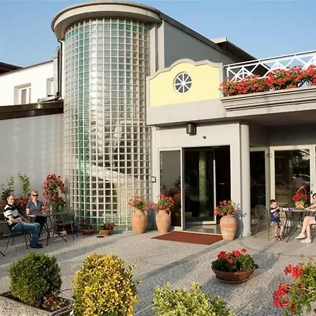 Hotel Ambra 3*